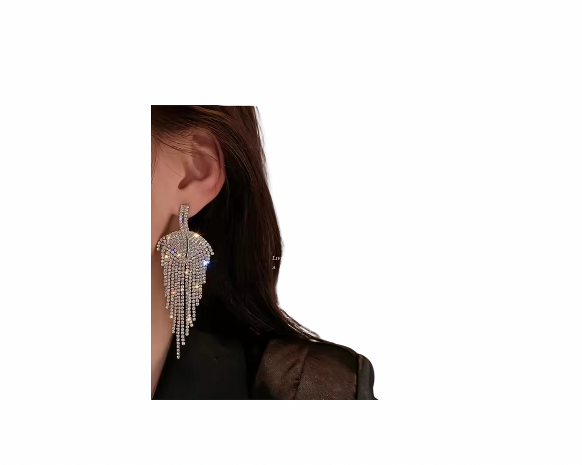 Diamond Leaf Elegance Earring